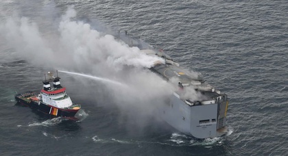 Frachtschiff mit 3.000 Mercedes an Bord gerät vor der niederländischen Küste in Brand, ein Besatzungsmitglied tot