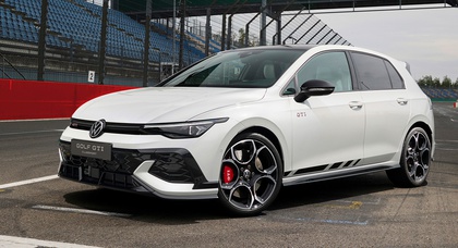The New Volkswagen Golf GTI Clubsport Debuts at the Nürburgring 24-Hour Race