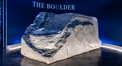 Mercedes-Benz натякнув на дизайн нового Sprinter за допомогою скульптури