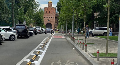Велосипедні смуги в Україні відокремлюватимуть від парковок спеціальними бортами