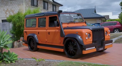 Австралийцы превратили Land Rover Defender в машинку Hot Wheels 
