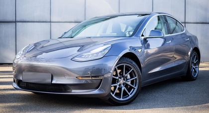 Tesla Shifts Standard Color for Model 3 and Model Y to Midnight Silver