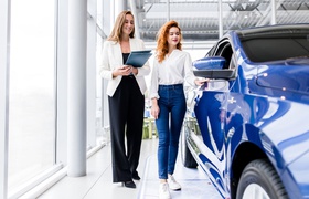 Продажи новых автомобилей упали в январе до 5,4 тыс. шт.