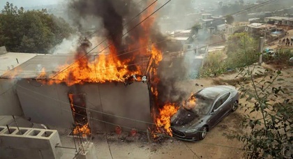 Someone burns a Tesla in Tijuana while trying to charge it directly from the power line