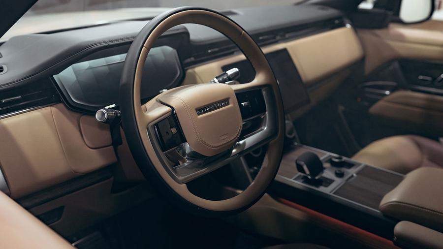 Салон Range Rover может быть четыре-, пяти- или семиместным.