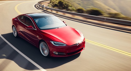 Автомобили Tesla получили обновление автопилота