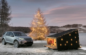 Land Rover построил дом для Санта Клауса