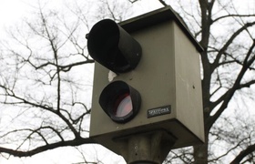 Водителя в Германии оштрафовали на 1500 евро за неприличный жест в камеру контроля скорости 