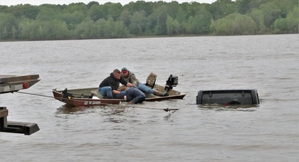 Une femme retrouvée vivante dans une jeep submergée après des heures coincée dans le lac du Texas