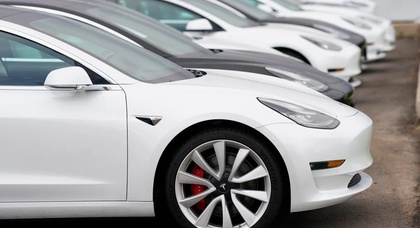 Tesla-Besitzer fährt versehentlich falsches Auto weg, fährt mehrere Kilometer, bevor er seinen Fehler bemerkt
