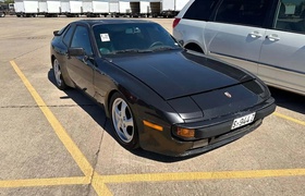 Porsche 944 ist ein Wunderwerk mit hoher Laufleistung in überraschend gutem Zustand auf einer Autoauktion entdeckt