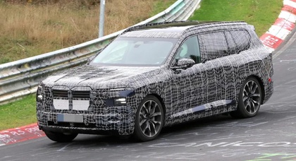 BMW вивела на випробування трирядний електрокросовер iX7