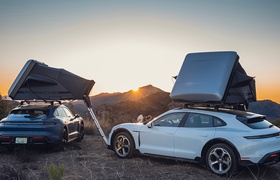 Porsche nimmt den Taycan Cross Turismo mit auf einen Campingausflug in Südkalifornien, um sein neues Dachzelt vorzuführen