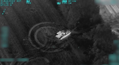 Ukrainische Drohnen griffen russische selbstfahrende Artillerie und Mörser an (Video)