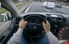 Видео: Volkswagen T5 Transporter 1.9 TDI  разогнали до максималки на автобане