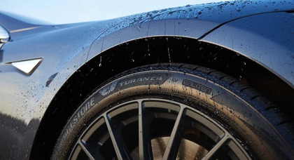 Le pneu Bridgestone Turanza EV Grand Touring pour véhicules électriques fait ses débuts à l'Electrify Expo