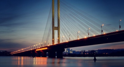 З обмеженням до 10 тонн: у Києві частково відкрили рух по Південному мосту