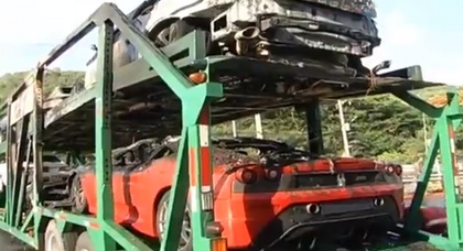 В Таиланде сгорел автовоз с суперкарами (видео)