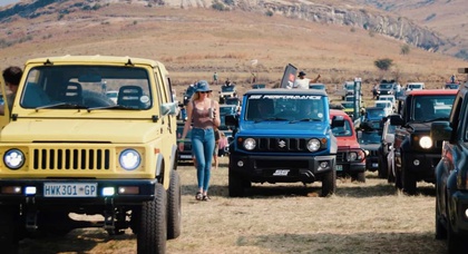 796 Suzuki Jimny Drivers Set Guinness Record For Turning Lights On Simultaneously