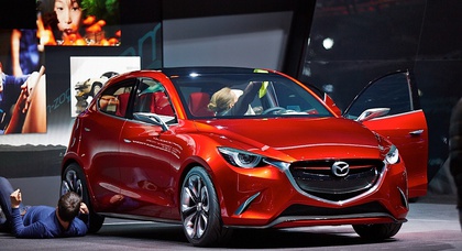 Японцы показали, какой будет новая Mazda2 (18 фото)