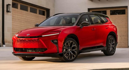 Toyota включила пакет систем допомоги водієві до базової комплектації Crown Signia Limited