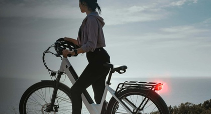 This radar system for e-bikes alerts you if there are potential hazards behind you