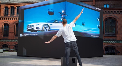 Mercedes-AMG SL 3D billboard reacts to passersby's gestures and clothing