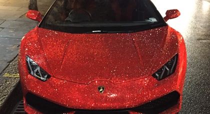 Cуперкар Lamborghini Huracan украсили кристаллами Swarovski 