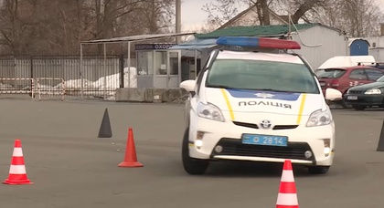 Киевских патрульных отправили на курсы контраварийного вождения