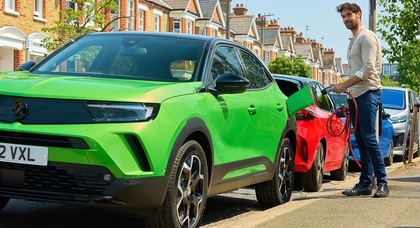 Vauxhall a lancé le programme "Electric Streets of Britain" (rues électriques de Grande-Bretagne) pour aider les conducteurs qui n'ont pas d'allée à recharger leur véhicule