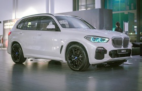 BMW X5 заговорил по-украински