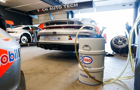 Гоночные автомобили Porsche начали заправлять экспериментальным топливом
