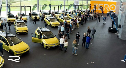 Volkswagen veranstaltete eine besondere Veranstaltung zur Auslieferung seines bisher teuersten Golf-Modells