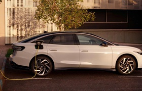 Volkswagen est en pourparlers avec Tesla pour utiliser le connecteur NACS