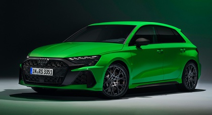 Обновленный Audi RS3 получил карбоновые "ковши" и другие изменения