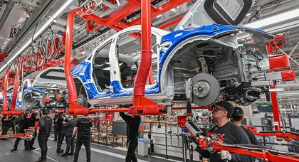 Tesla відновлює виробництво в Німеччині після проблем із постачанням комплектуючих