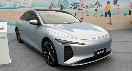 The Dongfeng Forthing Xinghai S7 is a sleek electric vehicle with a range of up to 550 km