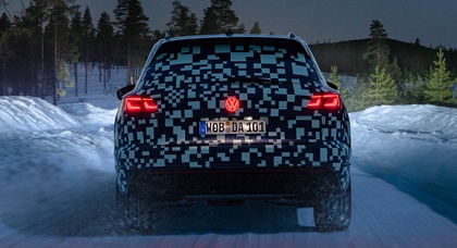 2024 Volkswagen Touareg R Facelift wird das erste VW-Modell in Europa mit einem beleuchteten Logo am Heck