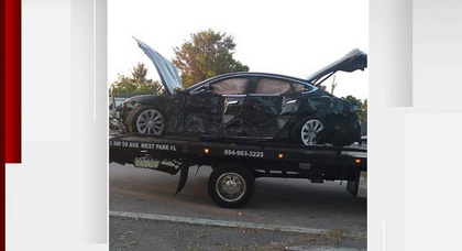 Водитель Tesla выжил после того, как врезался в дом на скорости 160 км/ч