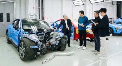 Xiaomi SU7 was disassembled to the bolt: Lei Jun showed the "hardware" of the Chinese sedan