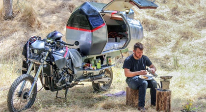 Американец превратил мотоцикл в «дом на колесах»