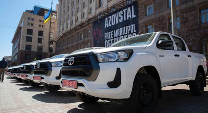 Киев передал 3 ОШБр пикапы Toyota Hilux