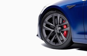 Tesla представила карбон-керамические тормоза для Model S Plaid