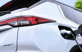 Mitsubishi Outlander PHEV нового поколения обещано больше мощности и запаса хода