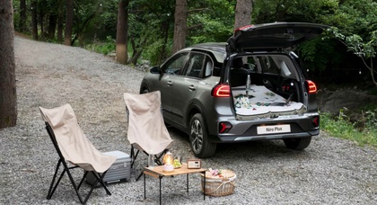 Le Kia Niro Plus électrique se transforme en mini-camping-car de pique-nique