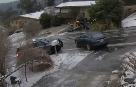Video: In Seattle rutschten Autos hilflos eisige Hügel hinunter, als ein Wintersturm die Stadt traf