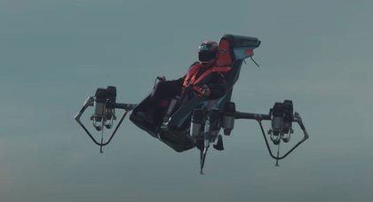 Zapata stellt den JetRacer-Flugstuhl mit zehn Düsentriebwerken, 3 km Reichweite und 250 km/h Höchstgeschwindigkeit vor