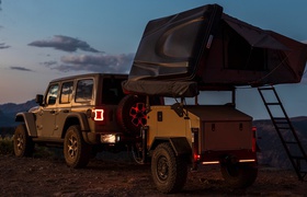 Jeep und Addax entwarfen einen neuen Überwachungsanhänger, inspiriert von den Anhängern des US-Militärs. Es kostet ab 17.995 $