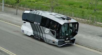 Der wild aussehende autonome Bus Aurrigo Auto-Shuttle wird jetzt in der Tschechischen Republik und in Großbritannien getestet