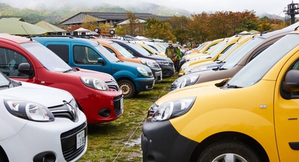 Der Renault Kangoo ist in Japan zu einem Kultauto geworden. Tausende von Besitzern kommen zu Kangoo-Treffen